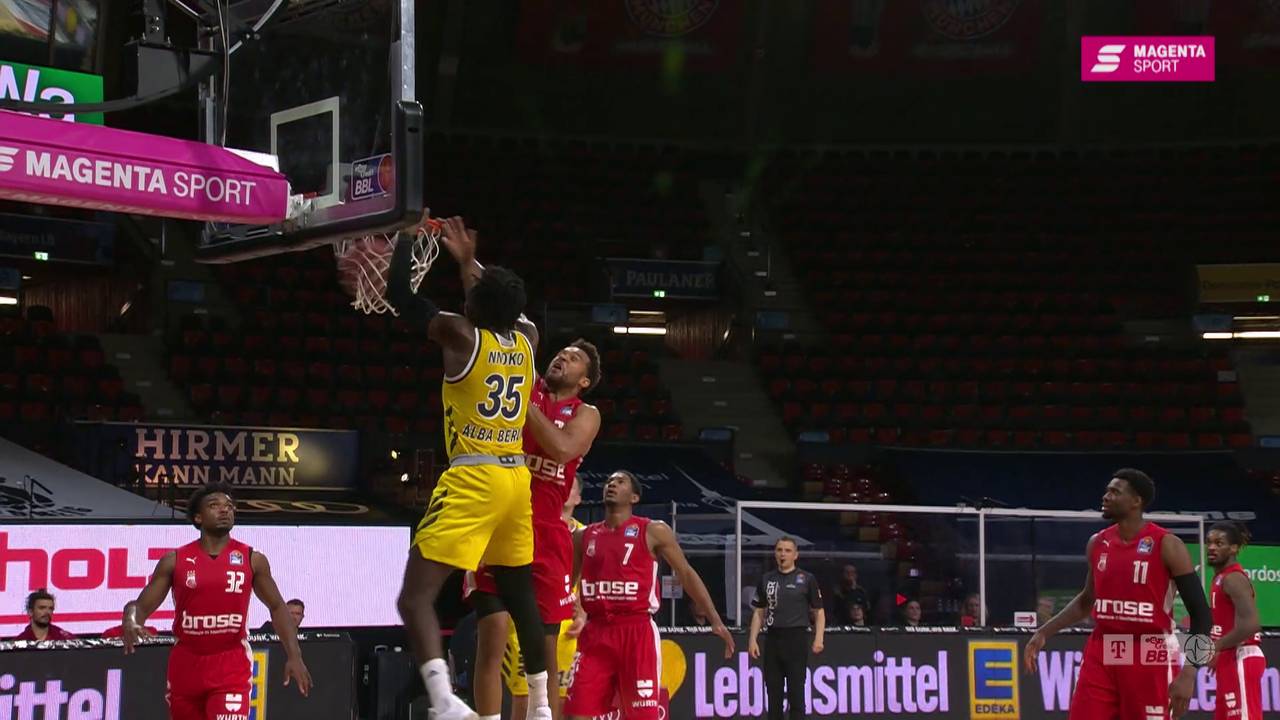 ALBA Berlin gegen Brose Bamberg beim easycredit BBL-Turnier in der Vorrunde