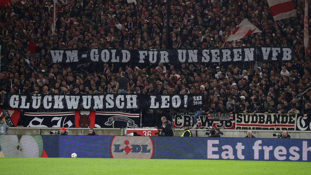 Die Fans des VfB Stuttgart feiern WM-Held Leo Neugebauer