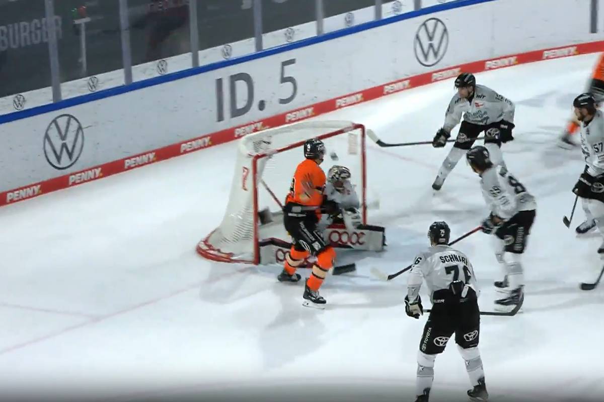 Der Spitzenreiter kann beim Tor-Wahnsinn nicht mithalten