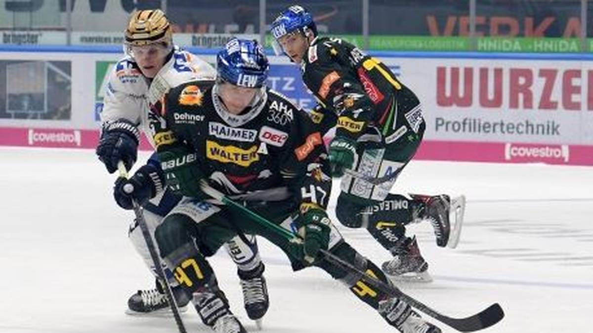 CHRISTOPH ULLMANN: Auch für den Routinier der Augsburger Panther hätten nun die Playoffs losgehen sollen. Doch das Duell mit dem ERC Ingolstadt fällt ebenso aus, weil die DEL die Saison komplett für beendet erklärt hat. Der brutale Bandencheck aus der Saison 2018/'19 spielte bei der Entscheidung, die Karriere ohnehin zu beenden, eine große Rolle. 