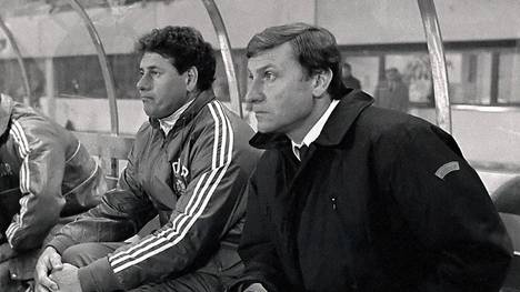 Nationaltrainer Eduard Geyer verfolgt das letzte Länderspiel der DDR in Österreich