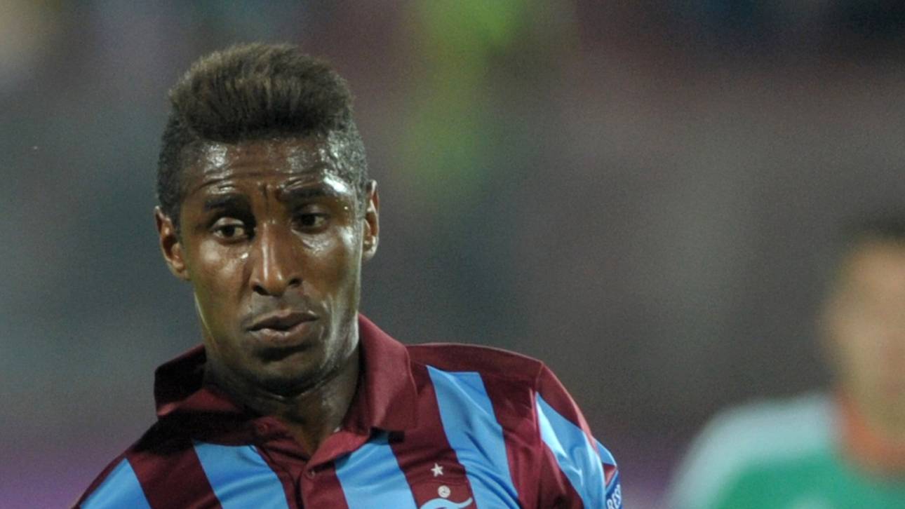 Constant am Flughafen festgenommen