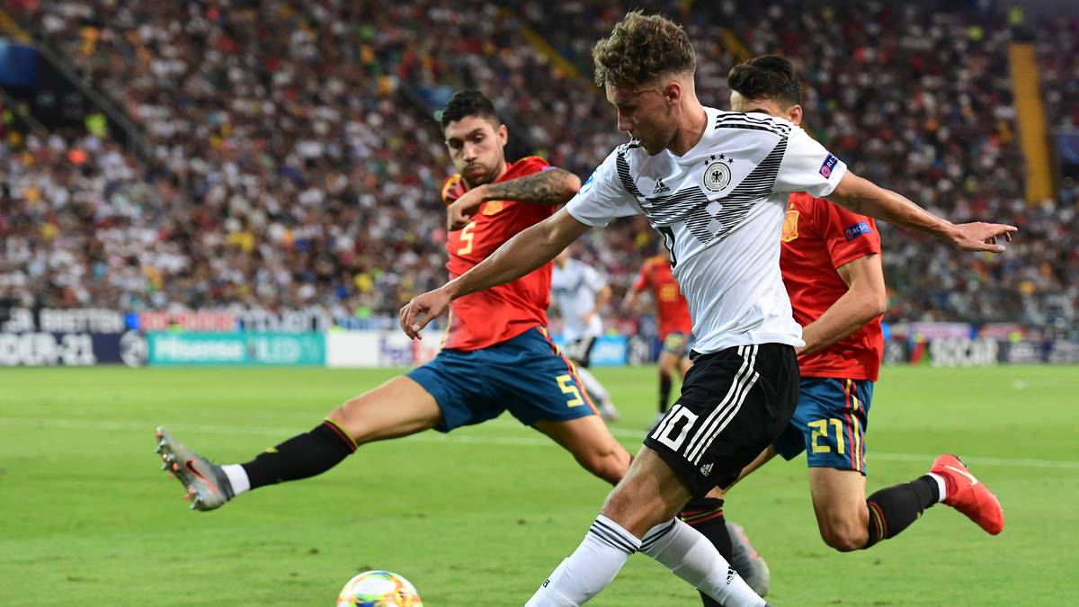 LUCA WALDSCHMIDT: Nach einer guten halben Stunde fies von Vallejo umgesenst, der mit Gelb davonkam. Suchte in der zweiten Hälfte immer wieder den Abschluss, seine beeindruckende Torserie endete aber ausgerechnet im Finale - auch, weil er kurz vor Schluss aus kürzester Distanz daneben zielte. SPORT1-Note: 3,5