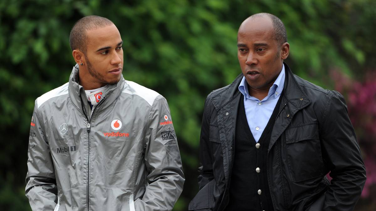 V wie Vater: Papa Anthony nahm etliche Nebenjobs an, um das teure Hobby seines Sprösslings zu finanzieren und die Karriere anzuschieben. Er war auch der erste Manager von Lewis, bevor sie sich zerstritten. Das Duo hat sich aber längst wieder versöhnt