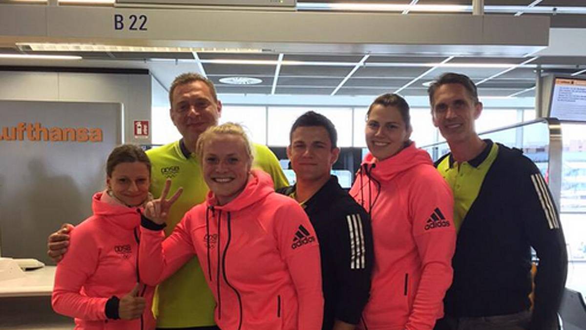 Die deutschen Judo-Kämpfer starten in die Mission Baku. Für ein Gruppenfoto am Flughafen ist natürlich immer Zeit