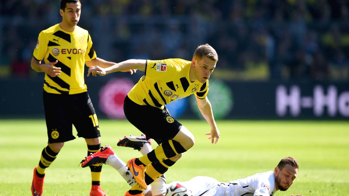 Matthias Ginter (M.) kehrt zurück in die Startelf der BVB-Profis. Zuletzt hatte der Weltmeister im Drittligateam gespielt