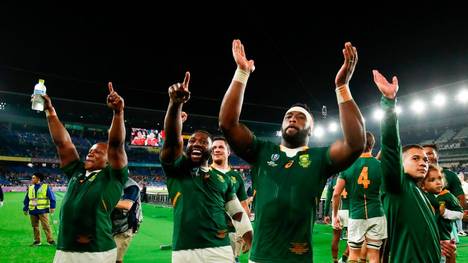 South Africa's players celebrate winning the Japan 2019 Rugby World Cup semi-final match between Wales and South Africa at the International Stadium Yokohama in Yokohama on October 27, 2019. (Photo by Behrouz MEHRI / AFP) (Photo by BEHROUZ MEHRI/AFP via Getty Images)