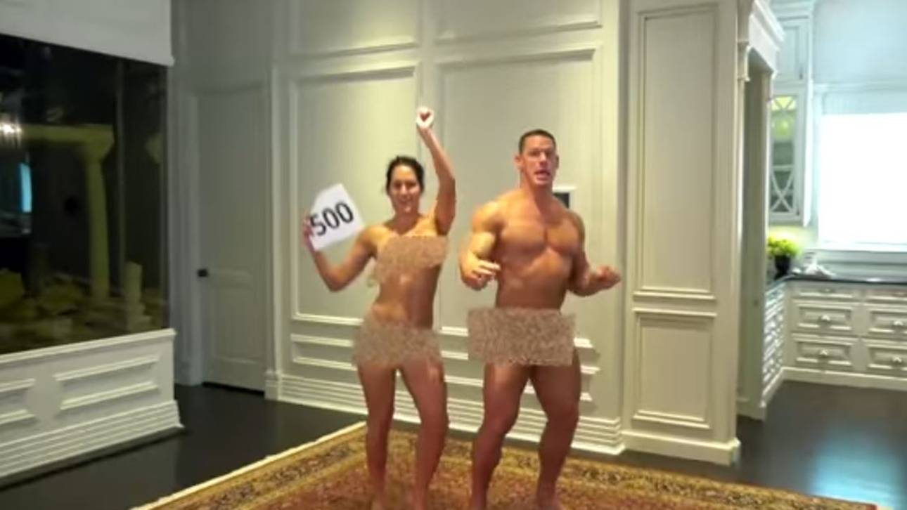 WWE-Star Nikki Bella zieht blank