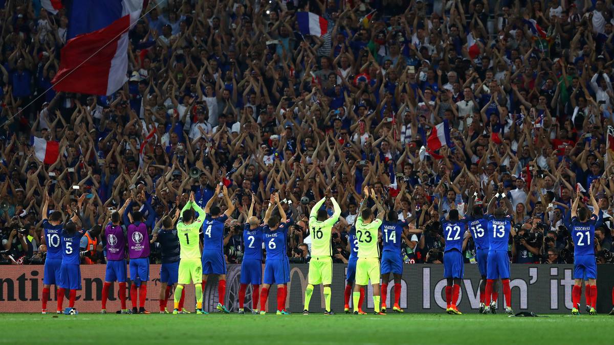 Sie übernehmen einfach den Wikinger-Ruf der Isländer. Auch Minuten nach Spielende schallt es noch "Huh" durch das Stade Velodrome
