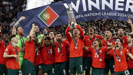 WERBUNG - Alle Infos und Tipps zu allen nationalen und internationalen Ligen nur unter sport1.de/sportwetten. (https://go.sport1.de/Y7WgZt )
18+. Glücksspiel kann süchtig machen. Hilfe unter buwei.de