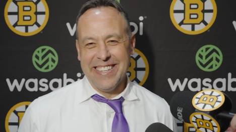 Coach Marco Sturm feiert ein Traumdebüt in der NHL. Beim 3:1-Sieg der Boston Bruins gegen die Washington Capitals holt der ehemalige Bundestrainer als erster deutscher Head Coach einen Sieg in der NHL.