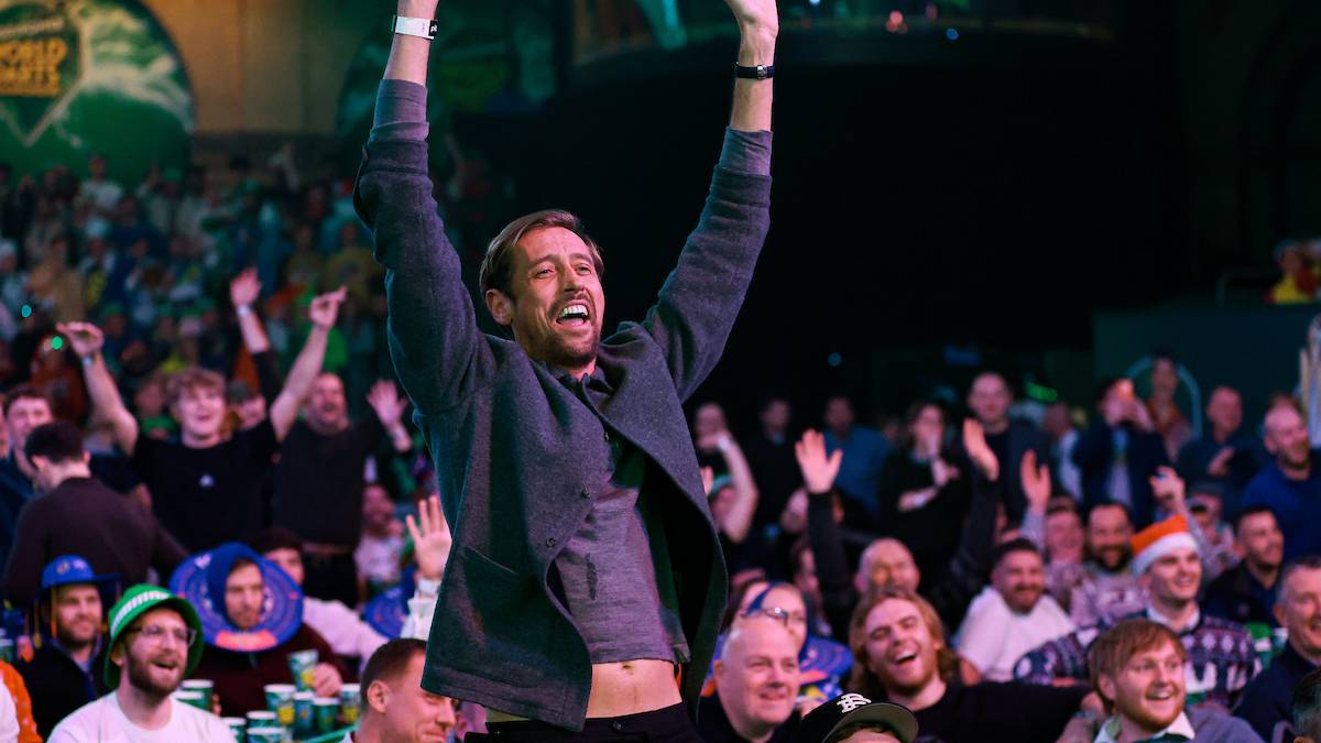 Ex-Fußballprofi Peter Crouch lässt sich die Darts-WM auch nicht entgehen