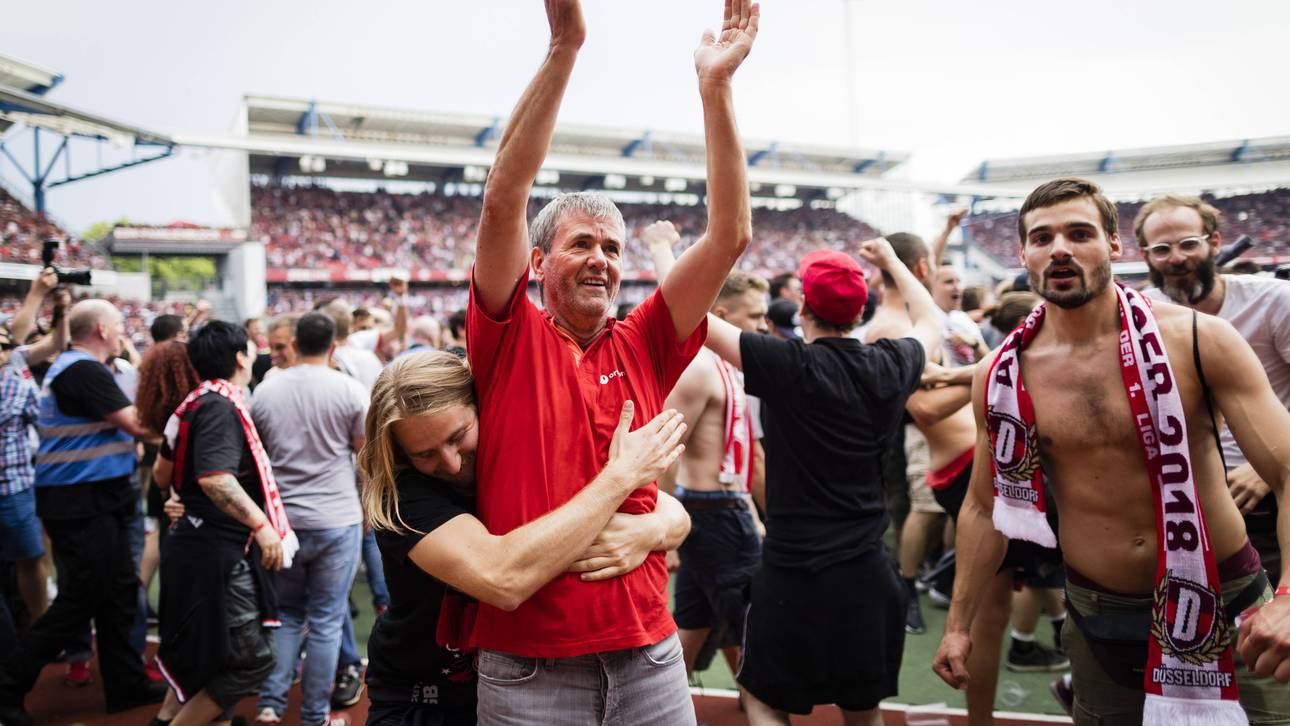 Fortuna feiert – Fans fluten Platz