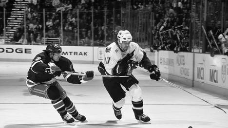 Ex-NHL-Star Chris Simon (rechts), hier 2001 im Trikot der Washington Capitals, ist gestorben