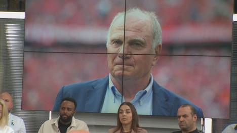Er hat es schon wieder getan. Uli Hoeneß ruft beim STAHLWERK Doppelpass an. Dieses Mal liefert er sich mit Andreas Rettig eine hitzige Diskussion zur WM in Katar.