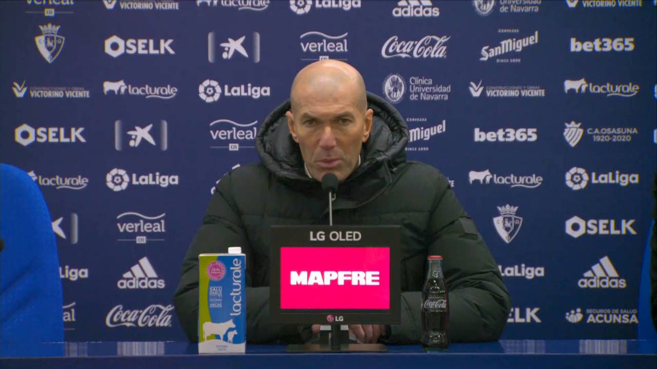 Real Madrids Trainer Zinedine Zidane beschwert sich über Schnee-Spiel