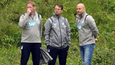 Der heutige HSV-Coach Markus Gisdol (l.) und Johannes Spors (M.) arbeiteten schon in Hoffenheim zusammen