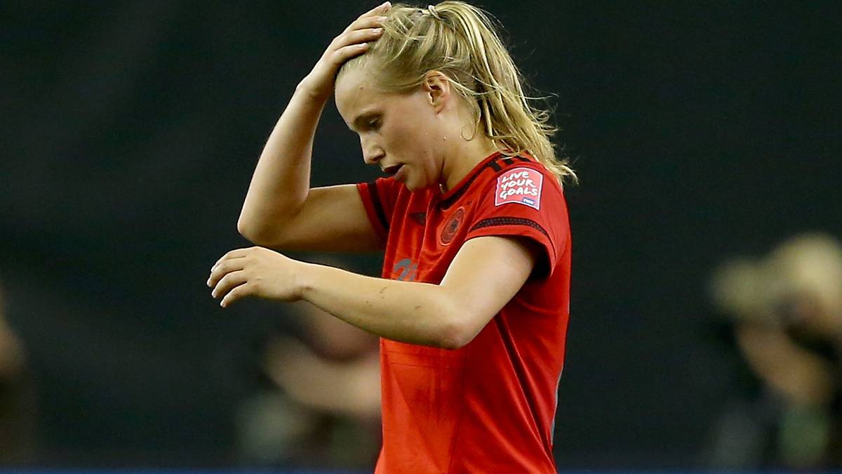 TABEA KEMME: Beste Spielerin in der Abwehrkette. Trat keck und kampfstark, selbstsicher und selbstbewusst auf. SPORT1-Note: 3
