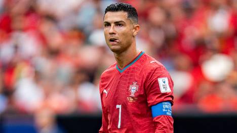 Nach dem 1:1-Auftakt Portugals gegen die DR Kongo bei der WM 2026 geriet Cristiano Ronaldo in die Kritik. Sein Teamkollege Diogo Dalot nahm den 41-Jährigen auf der PK nun in Schutz.