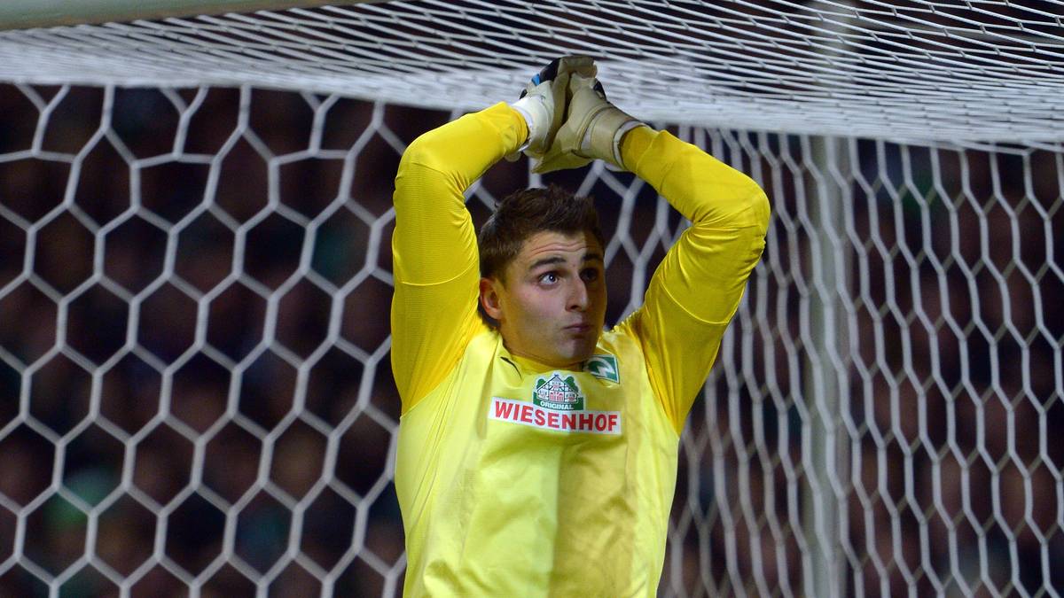 Kurze Zeit später folgt der nächste Fehlgriff: Bei einer Flanke verschätzt sich Mielitz komplett und erinnert dabei an den ehemaligen Cottbus-Keeper Tomislav Piplica. Shinji Okazaki nutzt den Blackout des Werderaners und erhöht auf 2:0