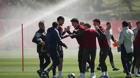Vor dem Viertelfinal-Hinspiel in der Champions League gegen Sporting sorgen die Arsenal-Profis mit einer kuriosen Trainingsmethode für Aufsehen. Trainer Mikel Arteta hält sich jedoch bedeckt.