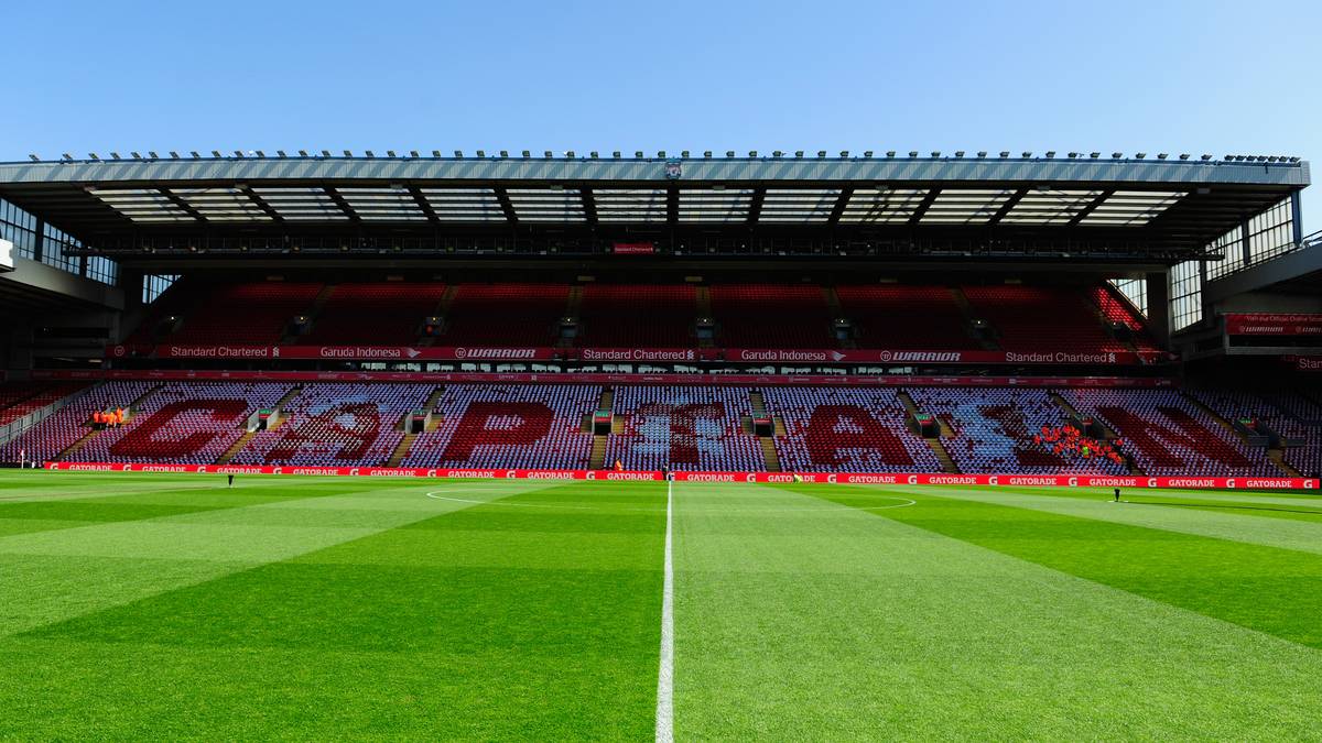 Gänsehaut im Stadion an der Anfield Road: Steven Gerrard hat gegen Crystal Palace seinen letzten Auftritt für den FC Liverpool vor den eigenen Fans. SPORT1 zeigt die Bilder