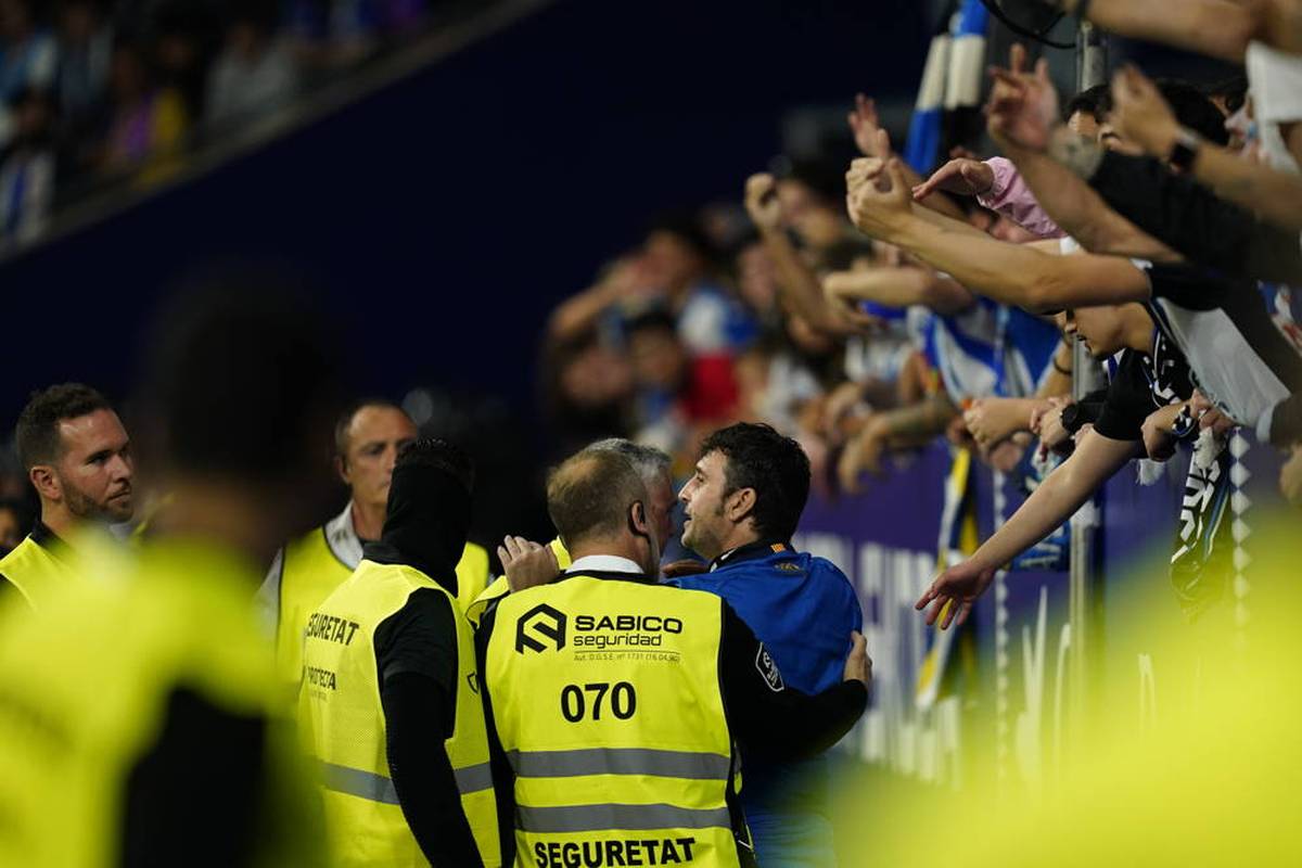 Schock-Szene vor Barca-Spiel: Auto fährt in Menschenmenge