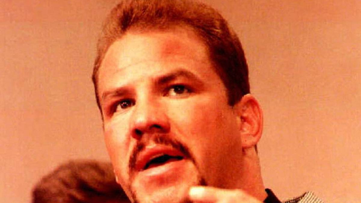 ...nachdem ihm seine Boxlizenz im Zuge seines Testergebnisses aberkannt worden war. Drogen- und Waffendelikte führten zu einer zweijährigen Gefängnisstrafe, nach seiner Entlassung versuchte er nochmals ein Comeback. Am 1. September 2013 starb Morrison im Alter von 44 Jahren an Herzversagen