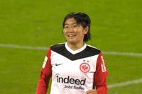 In der Frauen-Bundesliga hat Eintracht Frankfurt sein Spiel gegen den SC Freiburg souverän gewonnen.