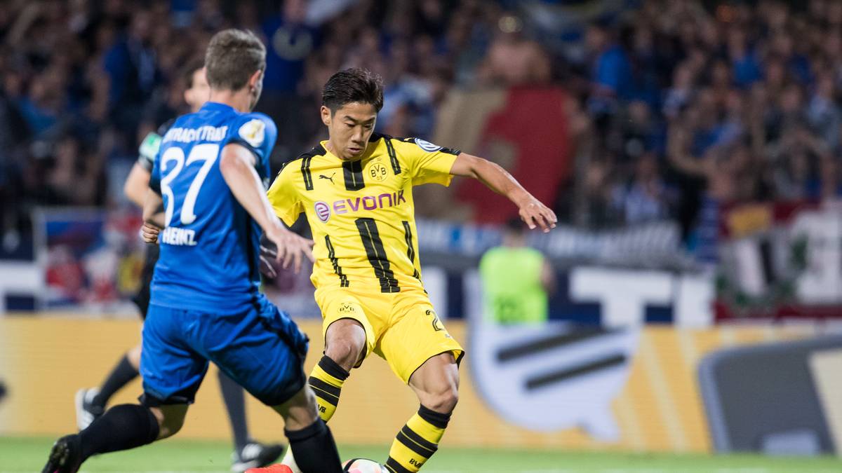 Shinji Kagawa wird bereits nach acht Minuten in zentraler Position sträflich allein gelassen