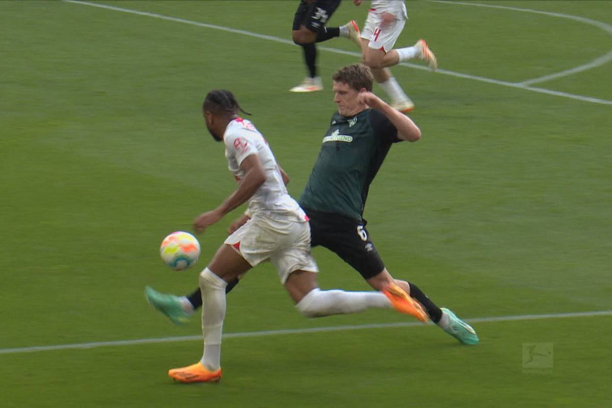 RB Leipzig kommt gegen Werder Bremen in letzter Sekunde noch zu einem Sieg. Mächtig Aufregung gibt es vorher nach einem aberkannten Treffer, VAR-Wirbel und Rudelbildung.