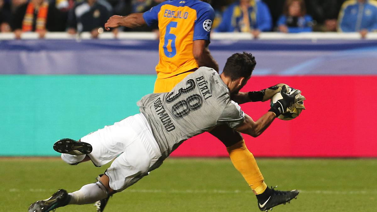 ROMAN BÜRKI: Auf der Linie zunächst nicht gefordert, patzte dann aber folgenschwer: Spielte zunächst einen Rückpass direkt in die Füße von Ebecilio. Den anschließenden Schuss konnte er nicht festhalten und wurde dann auch noch von Torschütze Mickael Pote ausgetanzt (62.)  - SPORT1-Note: 5