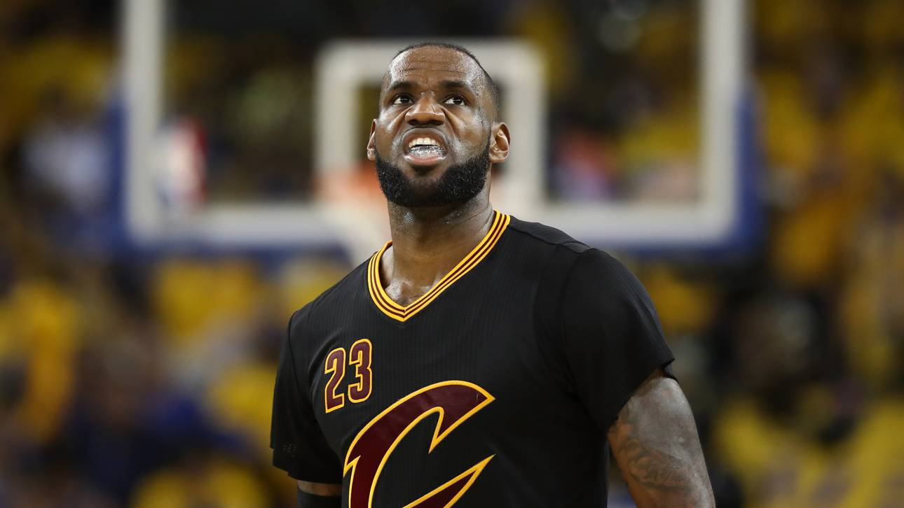 James watscht Celtics-Fans ab