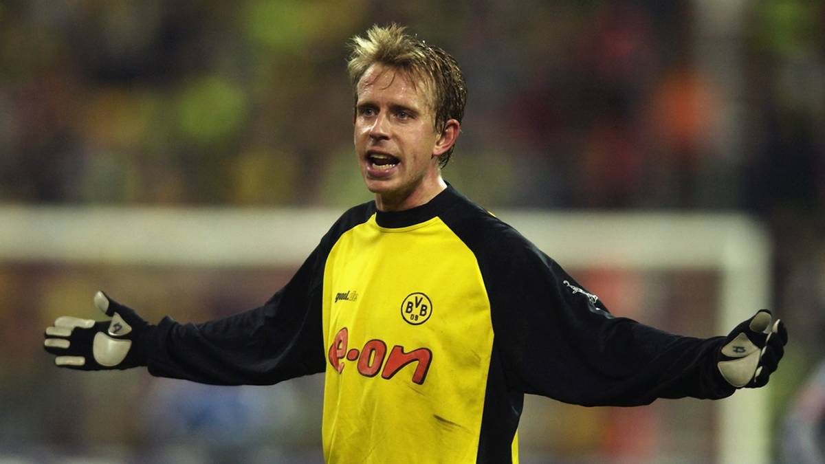 JÖRG HEINRICH: 49-Jahre ist der gebürtige Rathenower mittlerweile alt. 1996 wechselte er vom SC Freiburg für zwei Jahre zum BVB, zog weiter zum AC Florenz und kehrte 2000 für nochmal drei Jahre zur Borussia zurück. In 195 Pflichtspielen erzielte er 24 Treffer und bereitete 32 vor. Außerdem kassierte der 37-fache deutsche Nationalspieler satte 29 gelbe Karten