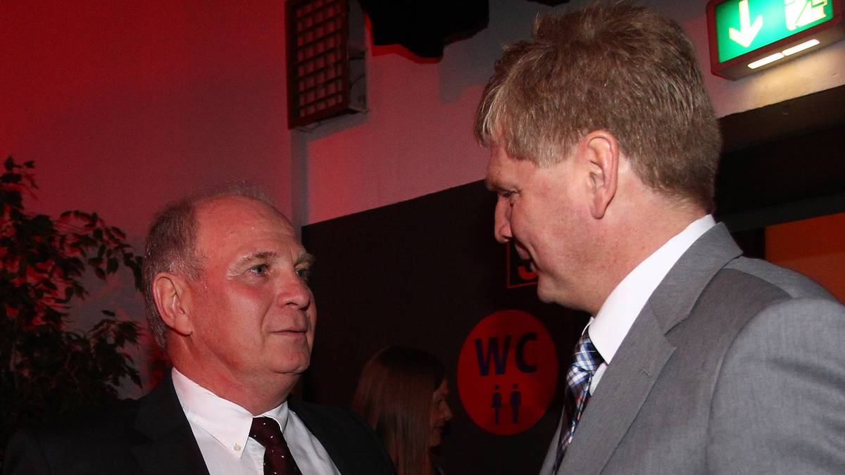 Die Attacke kam zwar nicht von Hoeneß persönlich, aber von Spordirektor Hasan Salihamidzic. "Effenberg ist beim TV, ich beim FC Bayern München. Eine Mannschaft wird nicht nach Symbolpolitik geführt", erklärte "Brazzo" auf "Effes" Vorwurf, sich nicht öffentlich hinter Trainer Niko Kovac gestellt zu haben