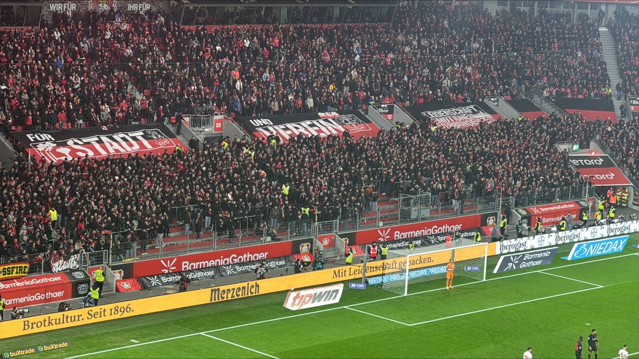 Sichtbare Lücken im Leverkusener Fanblock