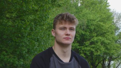 Das Eishockey-Talent Tim Stützle spielt seine Rookie-Saison bei den Ottawa Senators in der NHL. Im Exklusiv-Interview berichtet er über den Eishockey-Hype in seiner neuen Heimat und was er sich für die kommenden Jahre vornimmt.