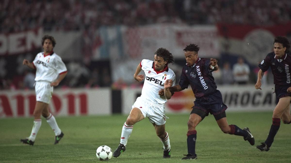 EDGAR DAVIDS: Seine Brille wurde später sein Markenzeichen, bei Ajax brauchte er sie noch nicht. Der 1,69 Meter kleine Linksfuß blieb noch bis 1996 in den Niederlanden, von wo er zu einer Weltkarriere aufbrach. Hatte seine beste Zeit bei Juventus Turin, wo er zweimal italienischer Meister wurde