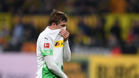 DORTMUND, GERMANY - OCTOBER 19: Christoph Kramer of Borussia Monchengladbach reacts during the Bundesliga match between Borussia Dortmund and Borussia Moenchengladbach at Signal Iduna Park on October 19, 2019 in Dortmund, Germany. (Photo by Jörg Schüler/Bongarts/Getty Images)