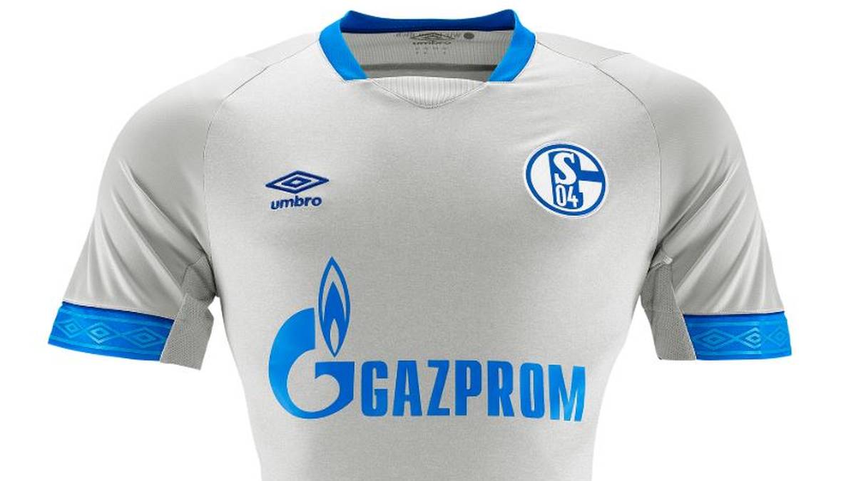 Das Auswärtstrikot wird in Grau gehalten sein, darauf finden sich blaue Applikationen