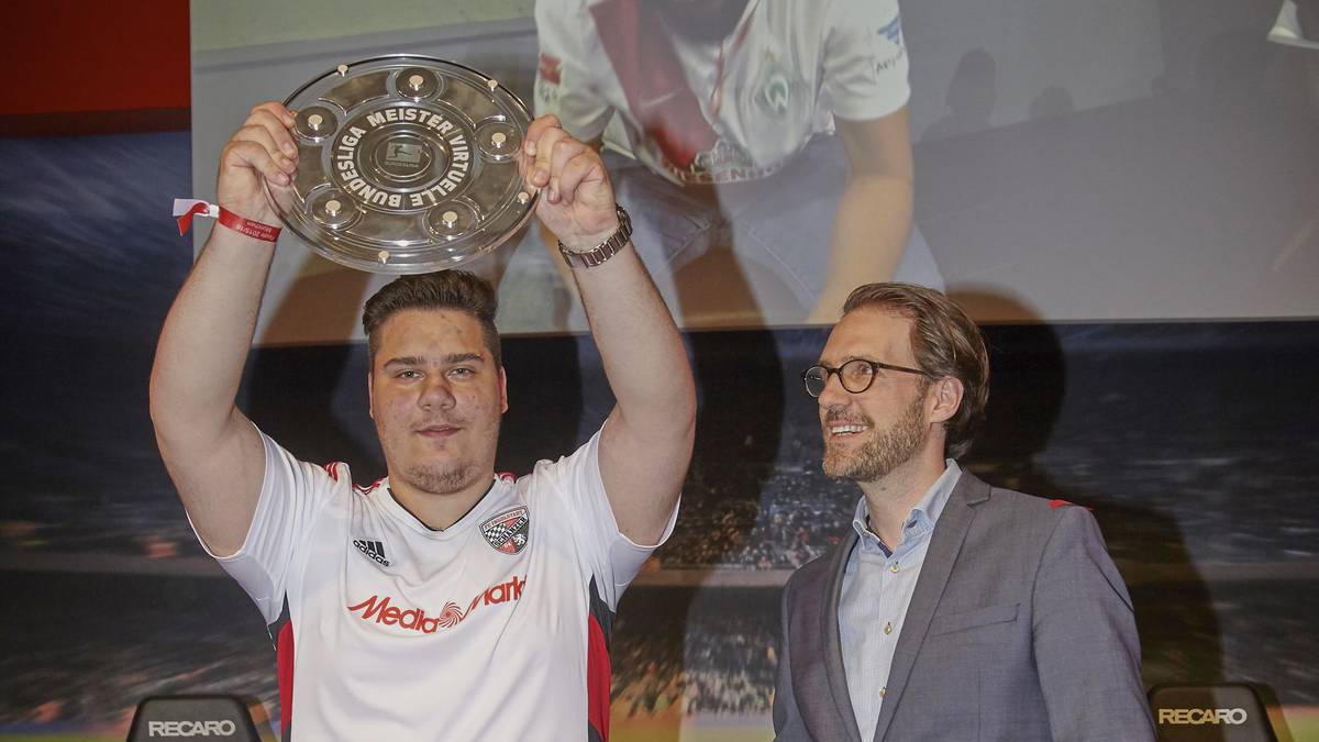 Butenko begann seine eSports-Karriere 2015 in der Electronic Sports League.