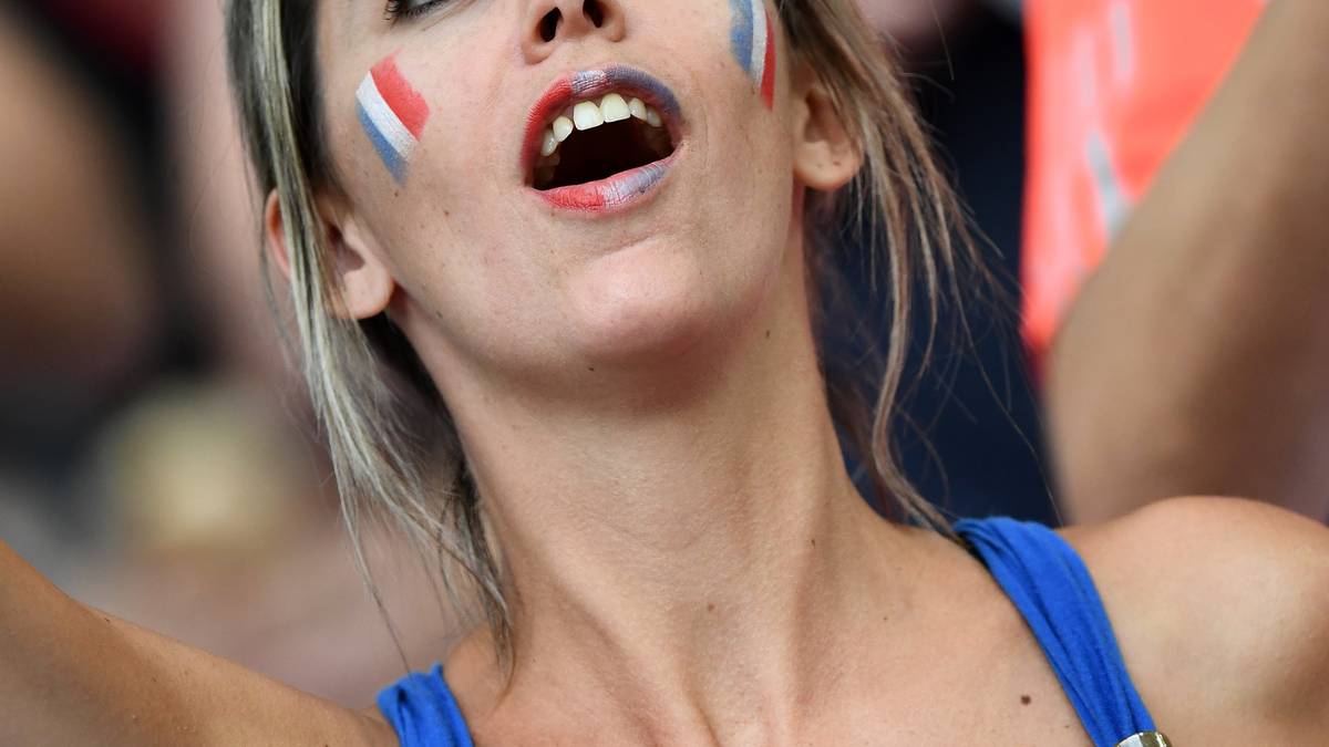 Im Stadion in Marseille wird sich schon kräftig eingesungen