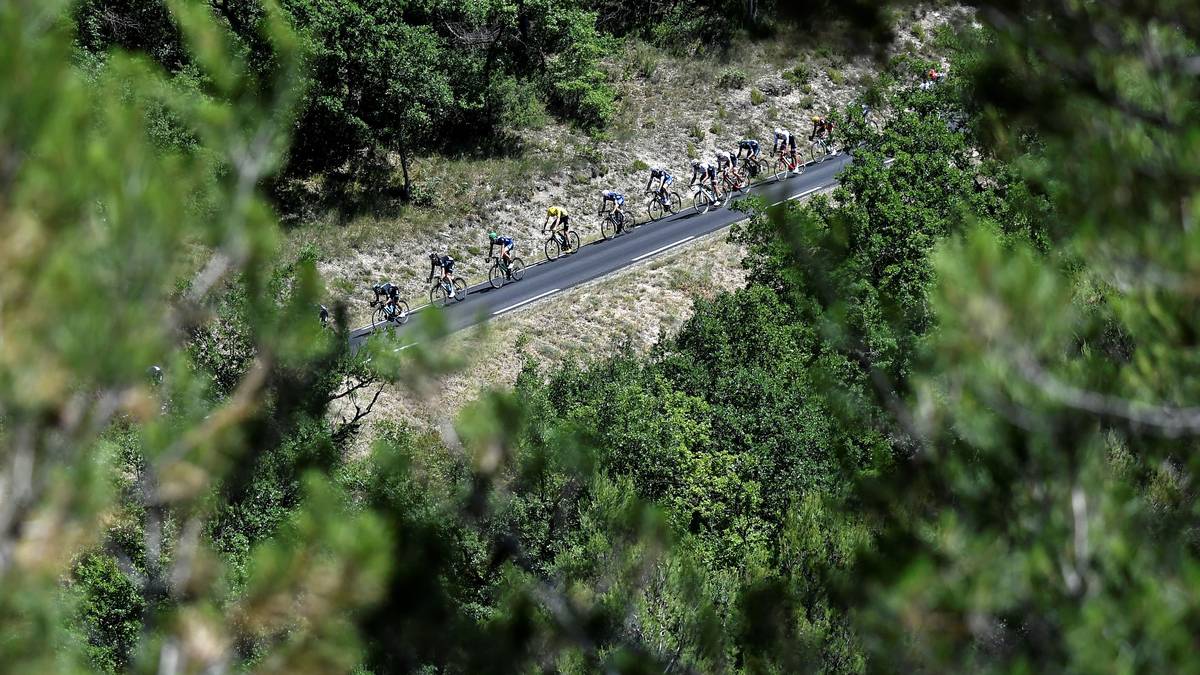 Das Hauptfeld hat Chris Froome mit seinem Team Sky bis zu jeder Zeit im Griff