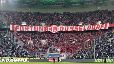 Die Fans von Fortuna Düsseldorf müssen in Freiburg einen Ausweis vor dem Toilettengang abgeben