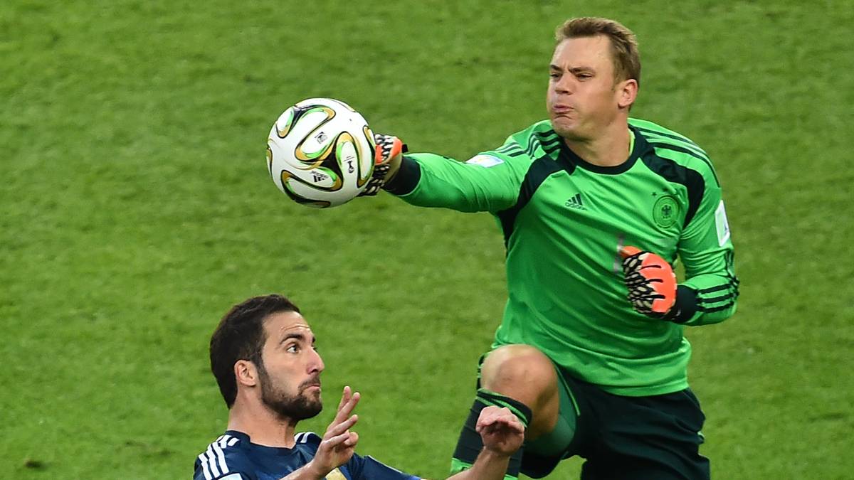2014: MANUEL NEUER: Auch in der WM-Saison geht die individuelle Auszeichnung an einen Bayern-Spieler. Neuers Leistungen bei der Endrunde sind überragend, zum zweiten Mal wird er Fußballer des Jahres