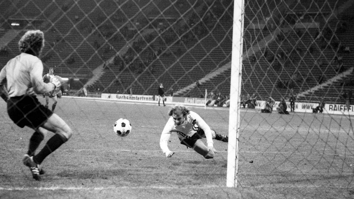 Eintracht Frankfurt: Bernd Hölzenbein mit 160 Toren in 420 Spielen