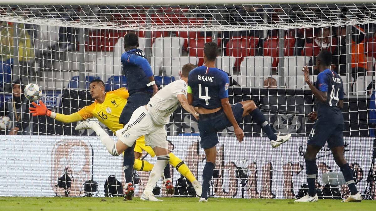 ALPHONSE AREOLA: Premiere für den PSG-Keeper. Das erste Länderspiel des Weltmeisters nach dem Triumph ist auch das erste Länderspiel von Areola. Ersetzt Stammkeeper Lloris problemlos. Sicher in der Luft, beim Versuch von Werner (18.) und der Schussflanke von Rüdiger (45.) packt er sicher zu. In der zweiten Halbzeit bärenstark gegen Reus, Hummels, Müller und Ginter. Debüt fürs Torhüter-Poesie-Album. SPORT1-Note: 1