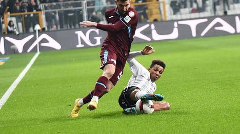 Gedson Fernandes (83) of Besiktas and Mehmet Can Aydin (50) of Trabzonspor during the Turkish Super League match between Besiktas and Trabzonspor at Besiktas Tupras Stadium on February 4, 2024 in Istanbul, Turkey. (Photo by SeskimPhoto ) Besiktas v Trabzonspor - Turkish Super League 2023 2024 PUBLICATIONxNOTxINxTUR