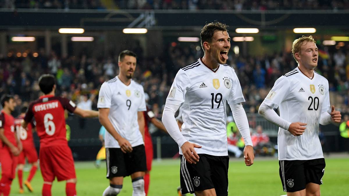 MEDIASET: "Ein perfektes Deutschland macht den Weltrekord perfekt. Aber erst nach einer mühevollen ersten Halbzeit drückt die Elf von Löw aufs Gaspedal"