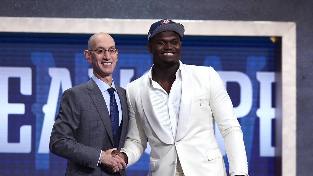 1 - ZION WILLIAMSON (PF/New Orleans Pelicans/Duke): Den Hype hat Williamson in seiner einzigen Saison für Duke mehr als gerechtfertigt. Seine Kombination aus Athletik, Power, Explosivität, Basketball-IQ und Körperkontrolle ist noch nie dagewesen. Am Dreier muss er noch arbeiten. NBA-Vergleich LeBron James, Charles Barkley